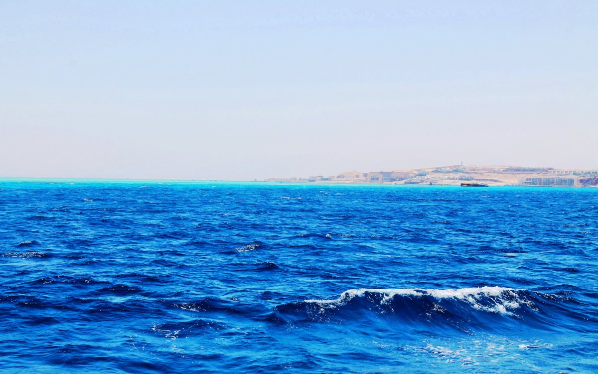 Синее море