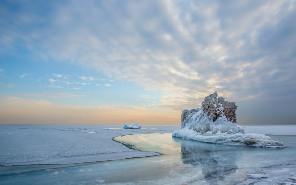 Снег на море