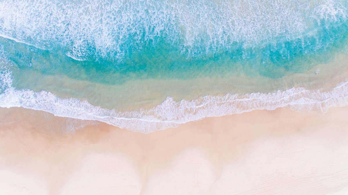 Бирюзовое море и песок