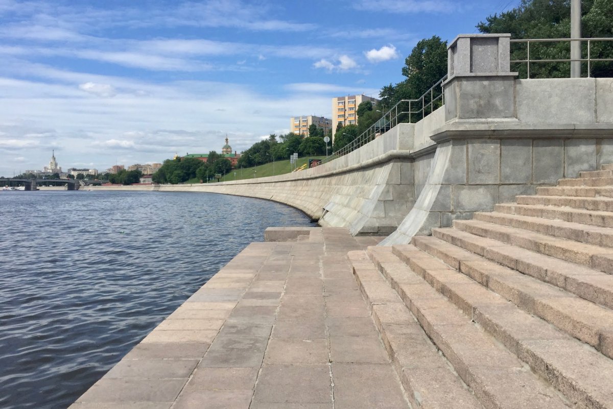 Москва река набережная спуск