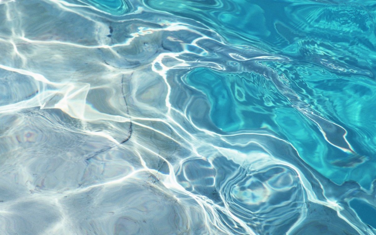 Бирюзовая вода