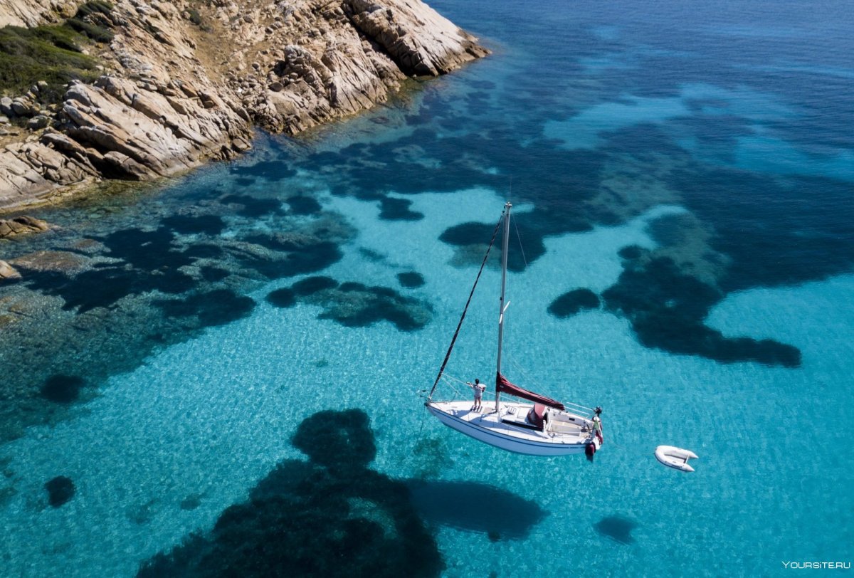 Прозрачная вода море Сардиния