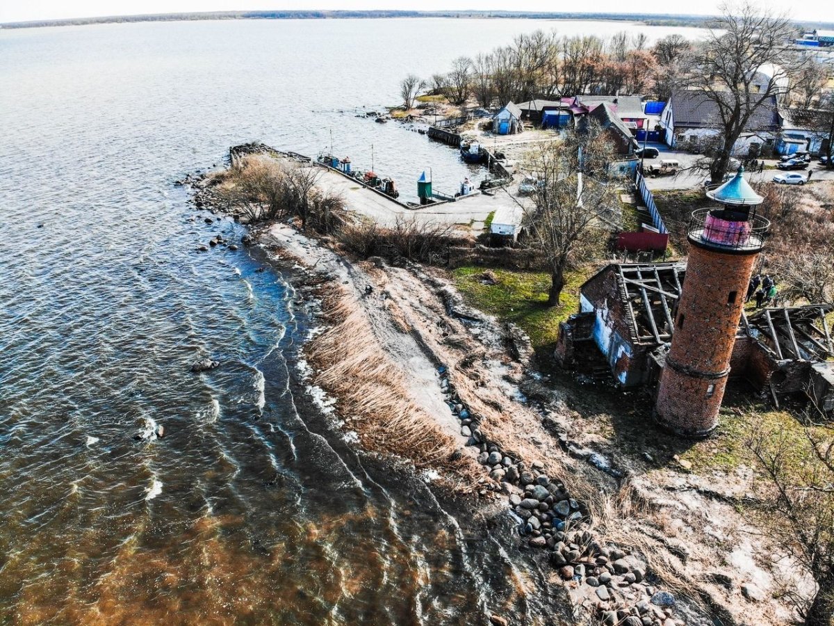 Маяк в поселке Заливино