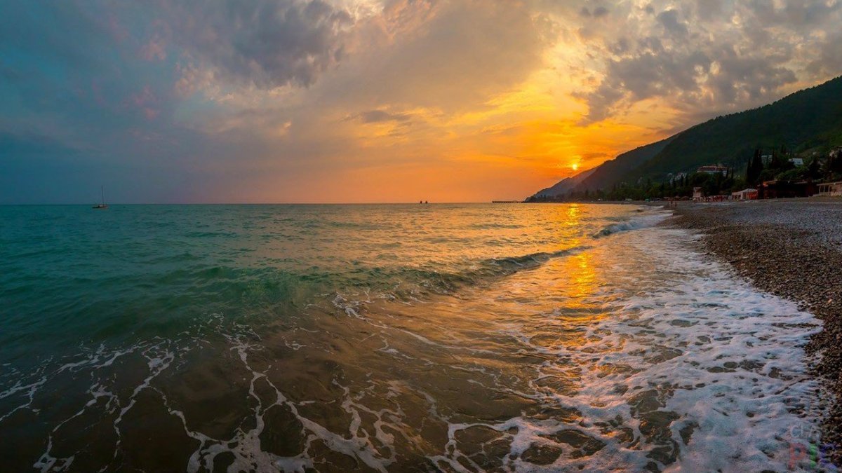 Пляж чёрный море Пицунда
