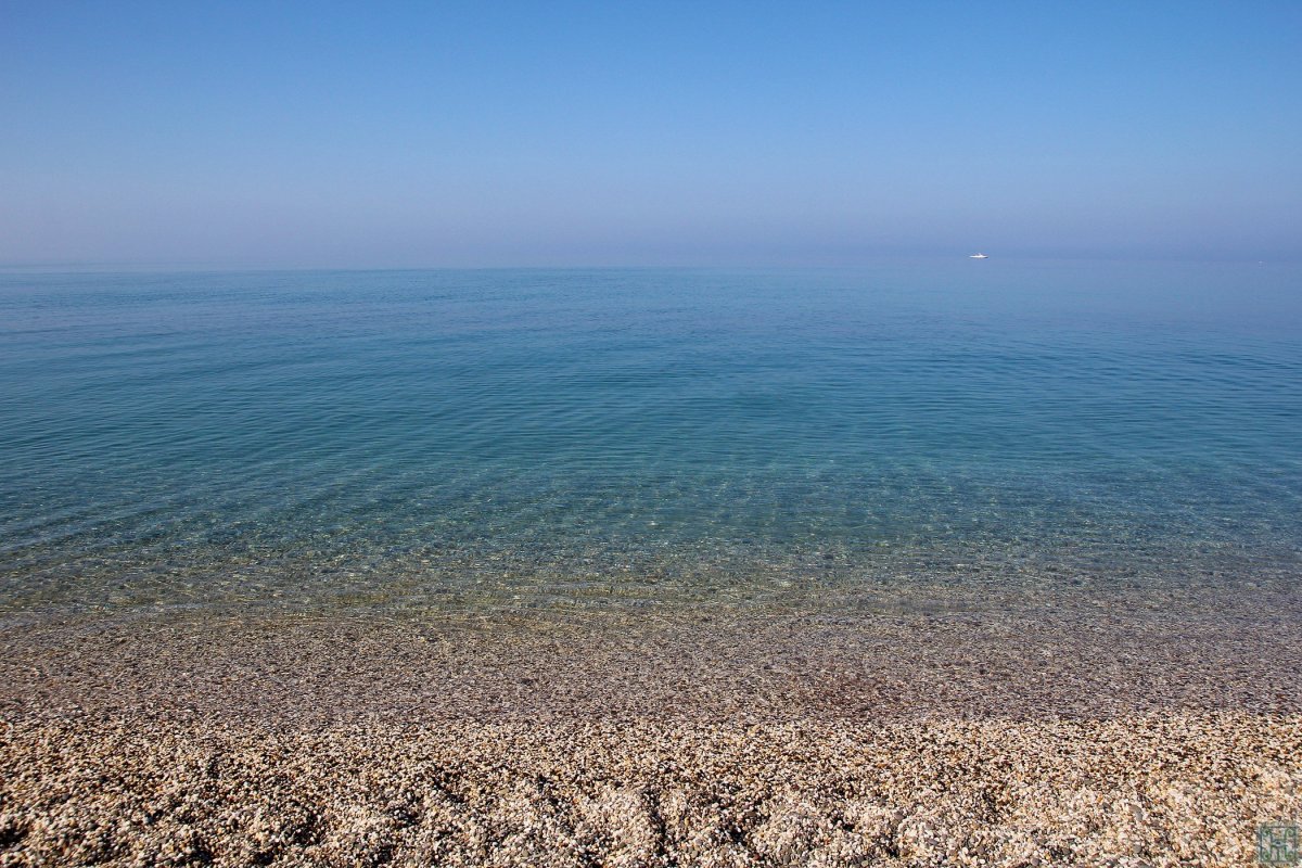 Галечный пляж в Крыму