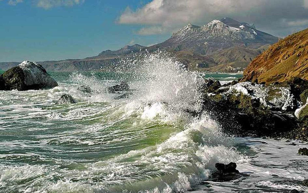 Море скалы шторм Крым