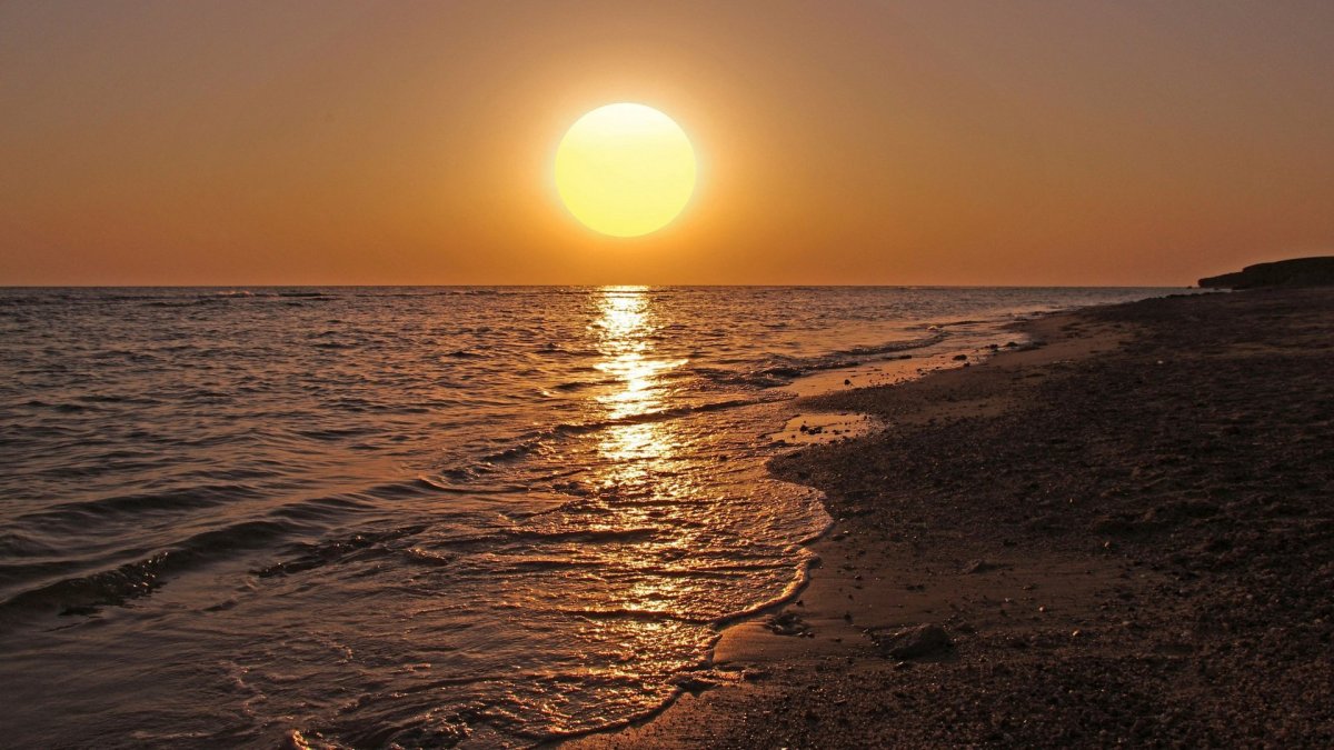 Восход на черном море