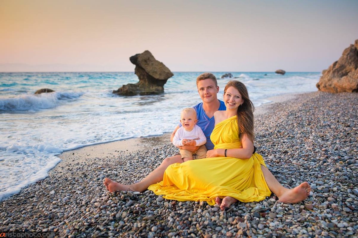 Фотосессия на берегу моря семейная