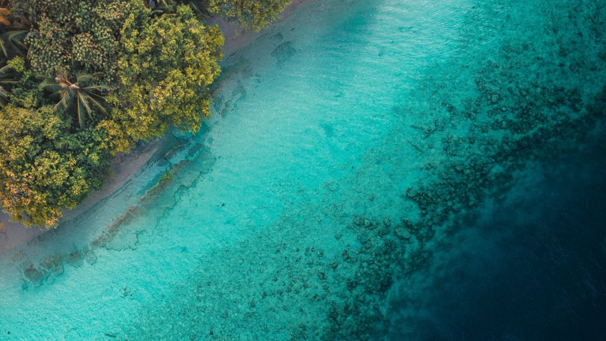 Карибское море над водой