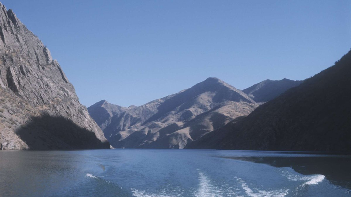 Барки точик водохранилище