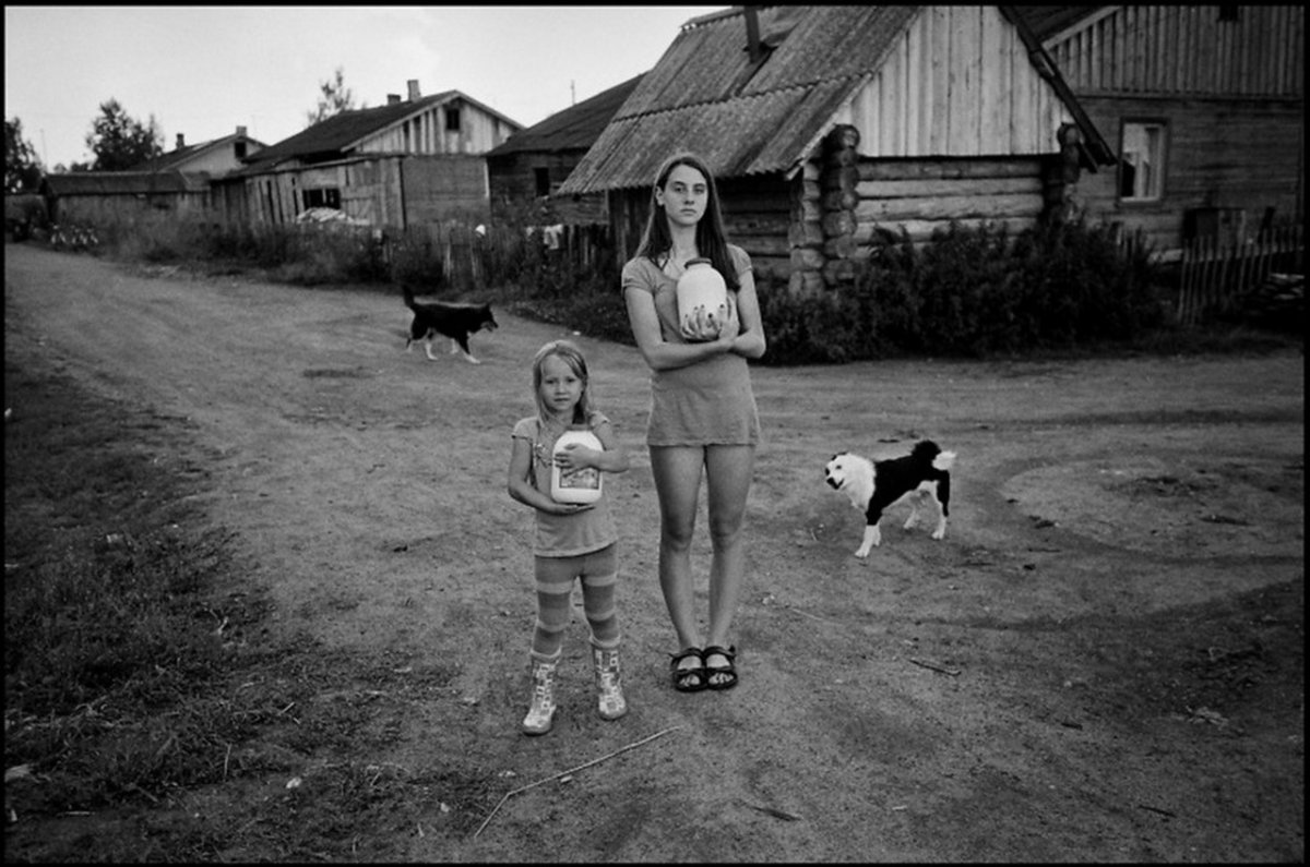 Девочка в деревне