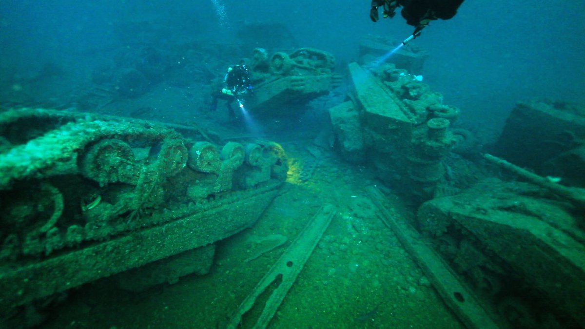 Кладбище танков на дне красного моря