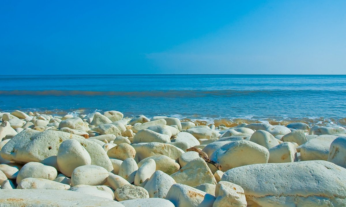 Море камни