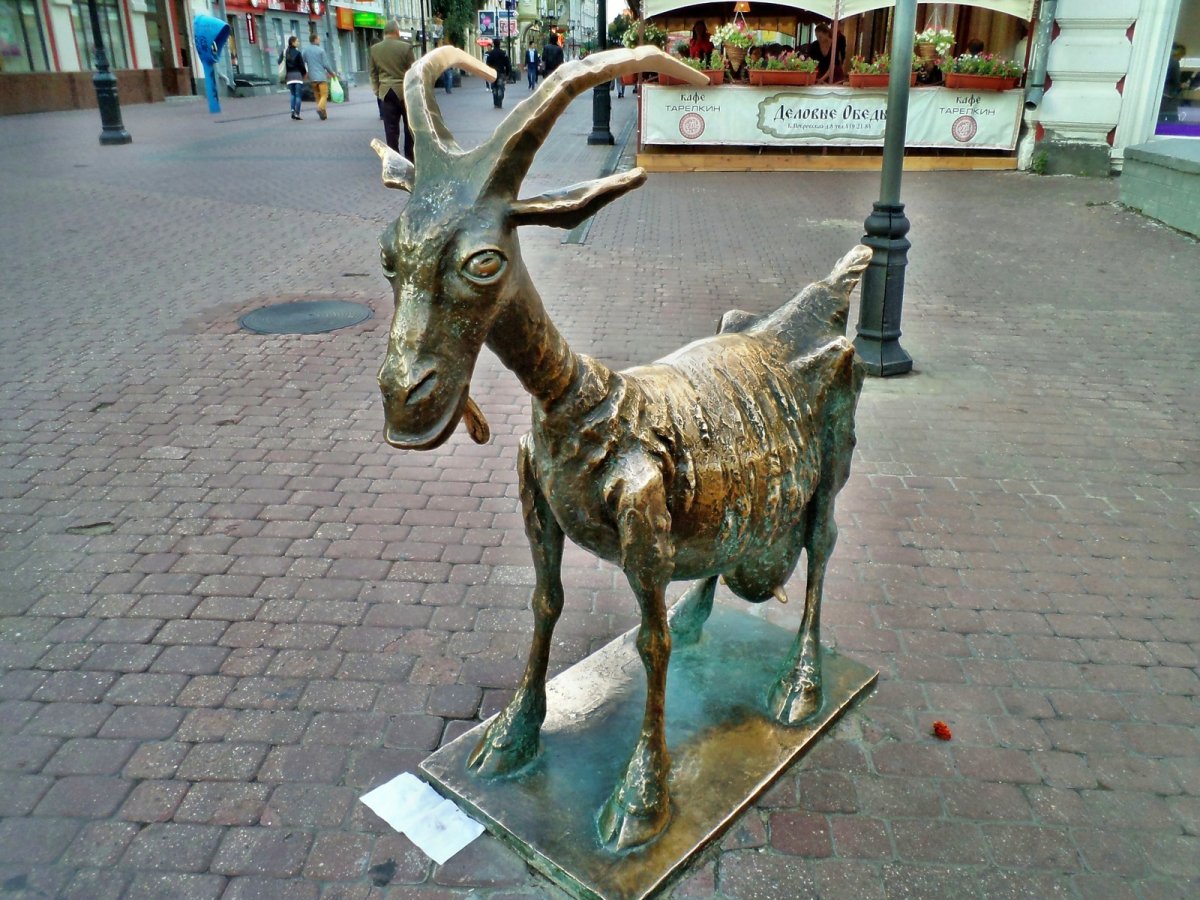 Памятник веселая коза Нижний Новгород