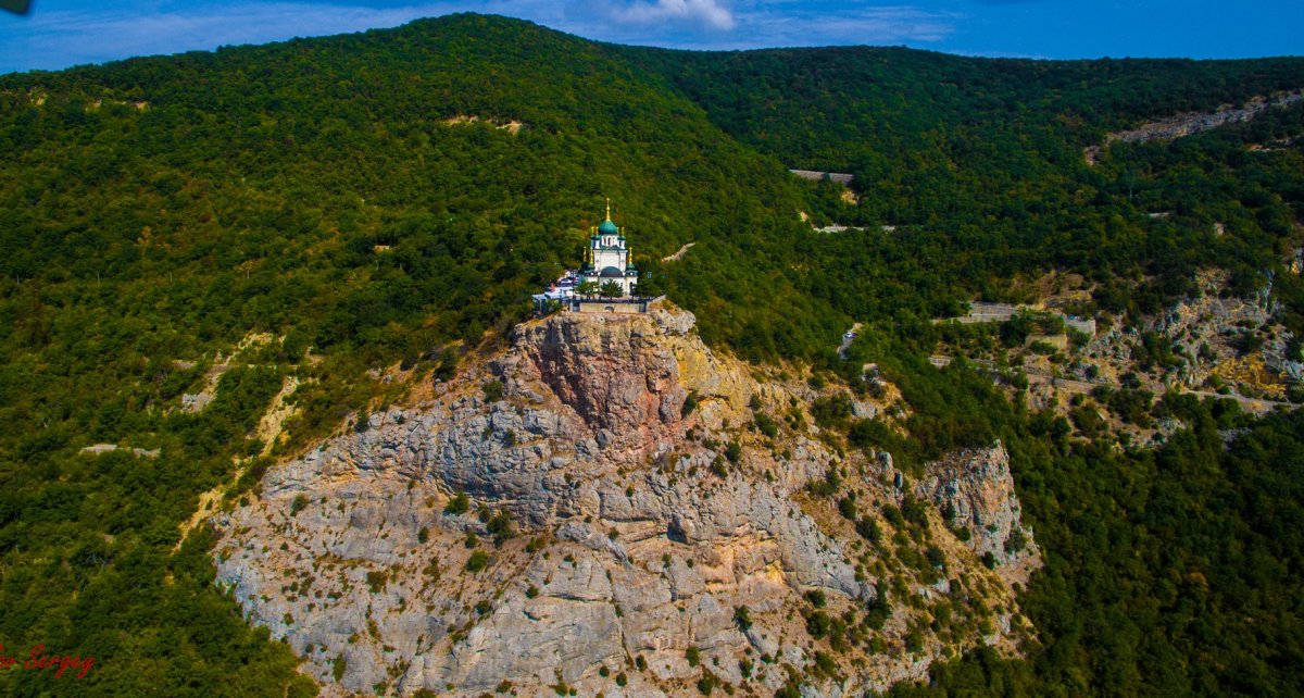 Церковь в Крыму на скале Форос