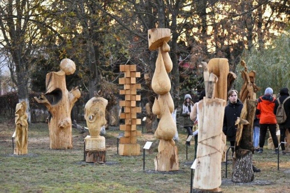 Деревянные фигуры для парка
