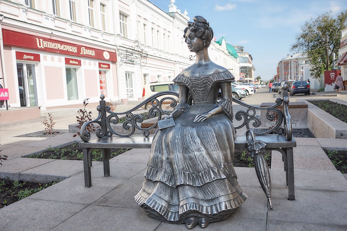 Статуя Любочки Ленина Омск