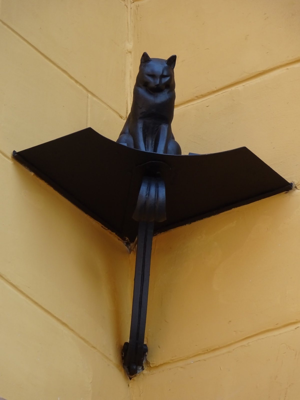 Памятник коту в Санкт-Петербурге