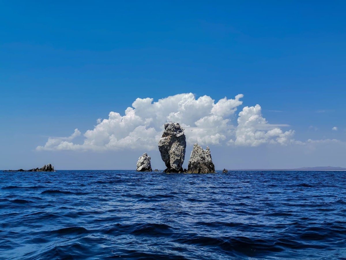 Острова в черном море