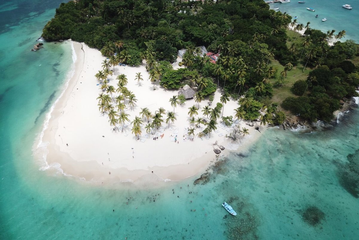 Доминика Cayo levantado