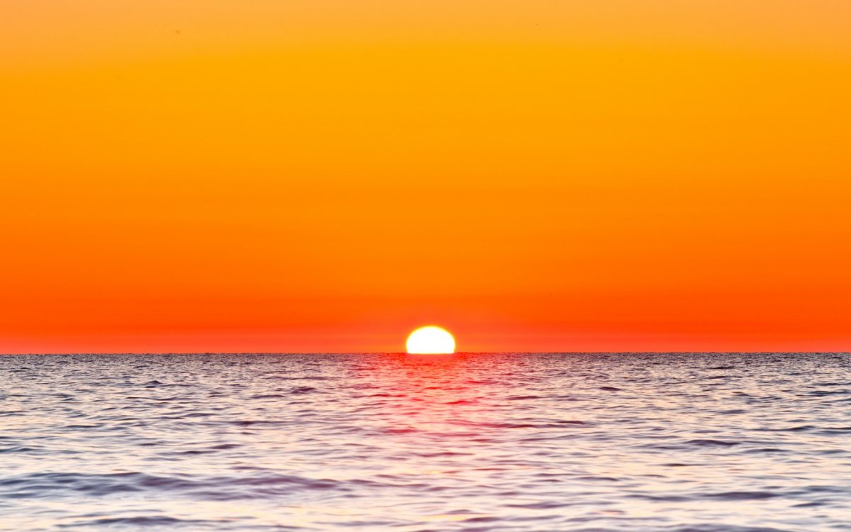 Море оранжевого цвета