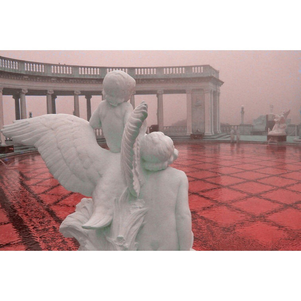 Tumblr foto Art the Statue Red