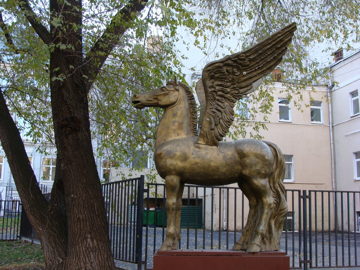 Скульптура Пегас Сивцев Вражек