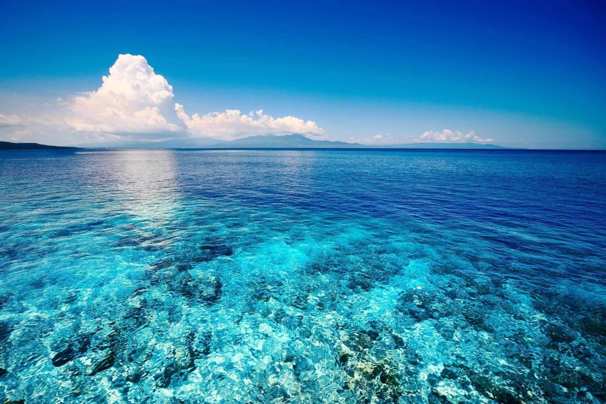 Самое красивое голубое море