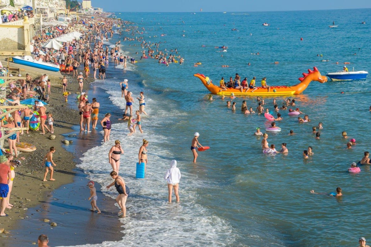 Отдыхающие на черном море