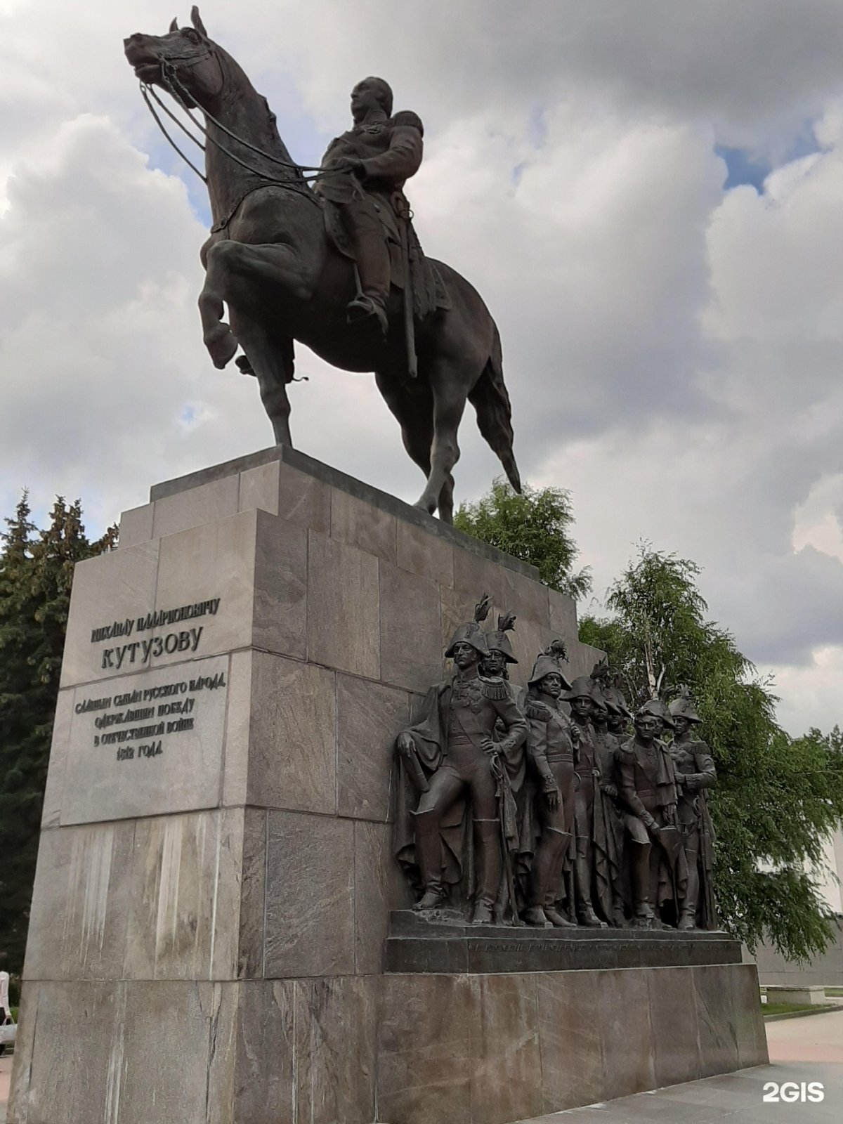 Томский памятник Кутузову в Москве