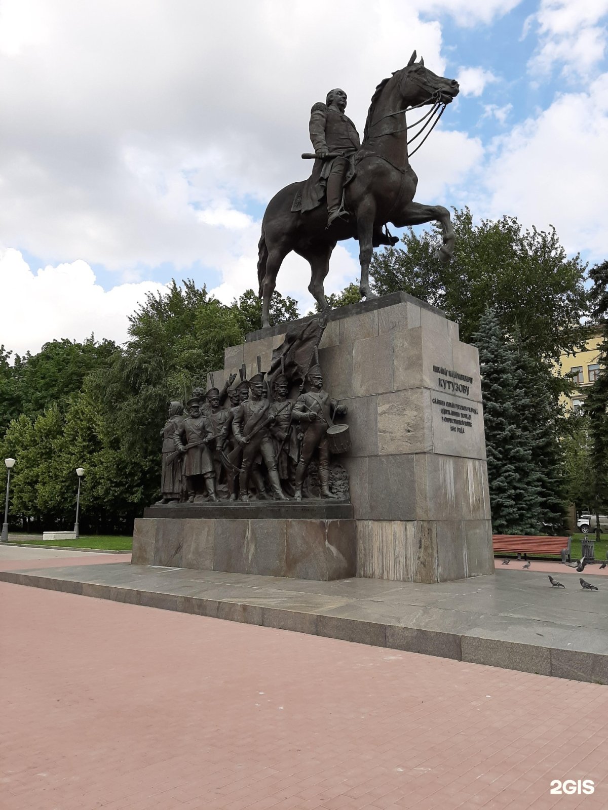 Памятник Михаилу Кутузову в Москве