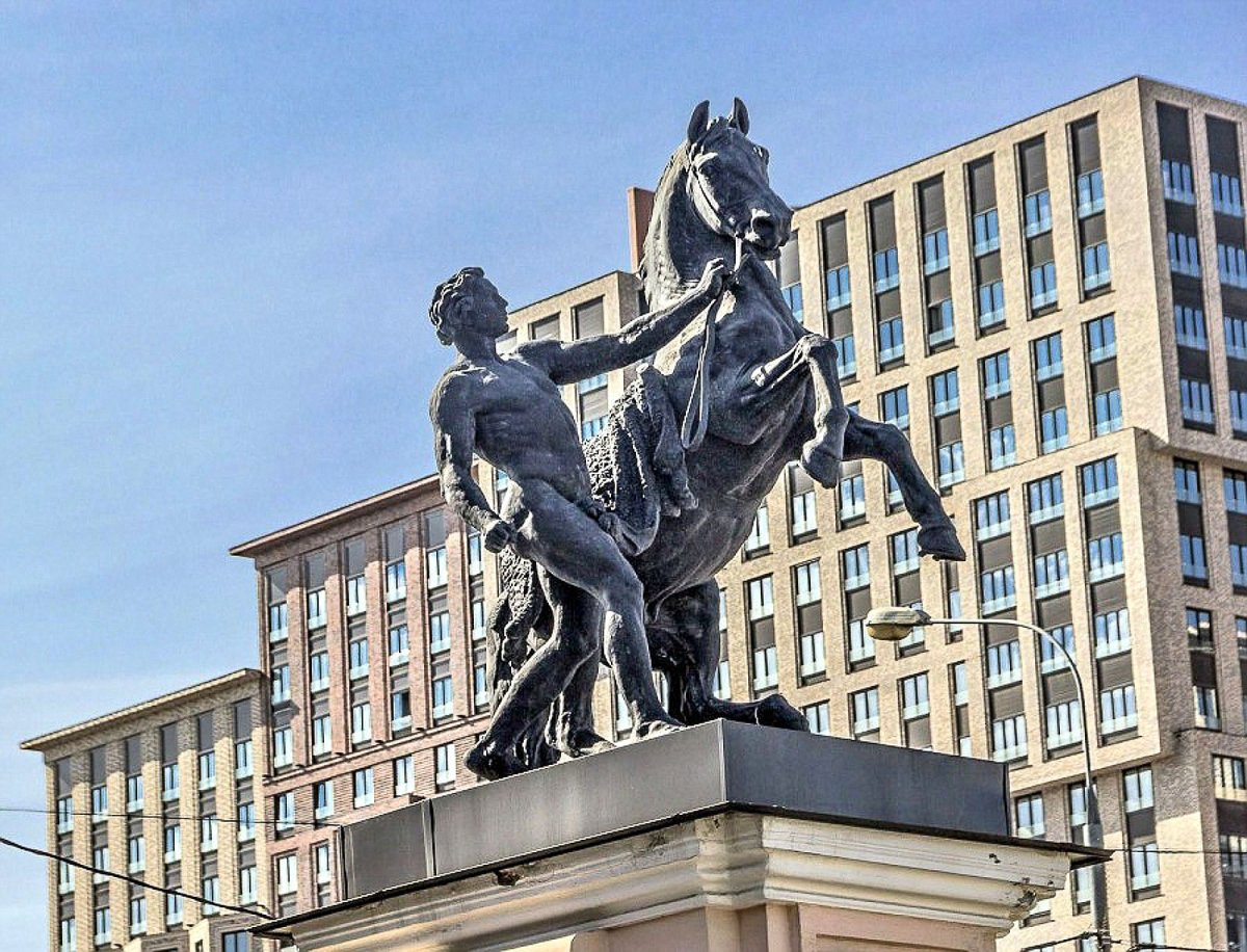 Кони Клодта на Ленинградском проспекте