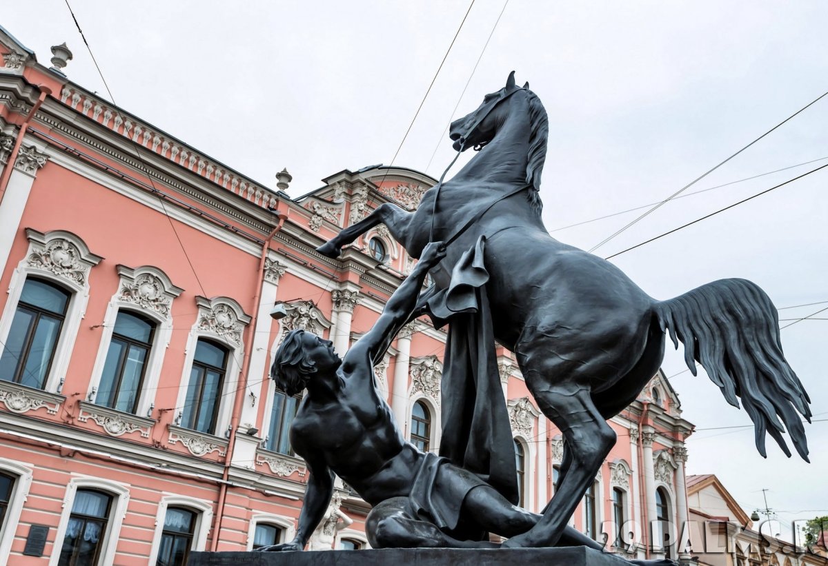 Скульптуры коней на Аничковом мосту Санкт-Петербург