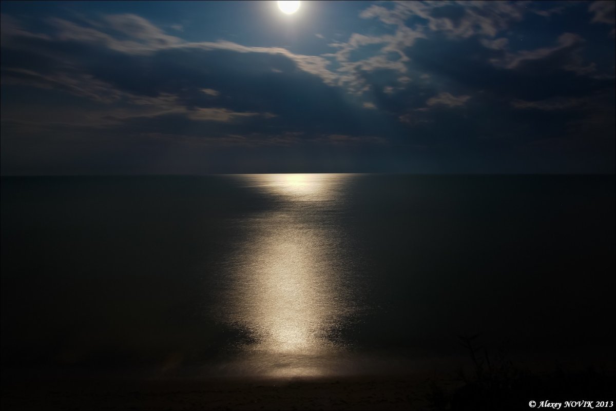 Лунная дорожка на море