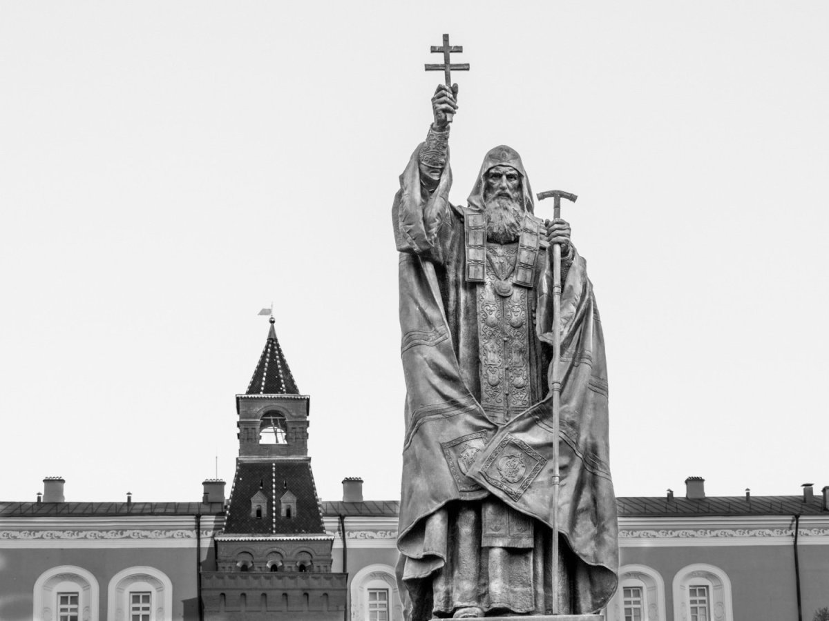 Гермоген Патриарх Московский памятник у Кремля