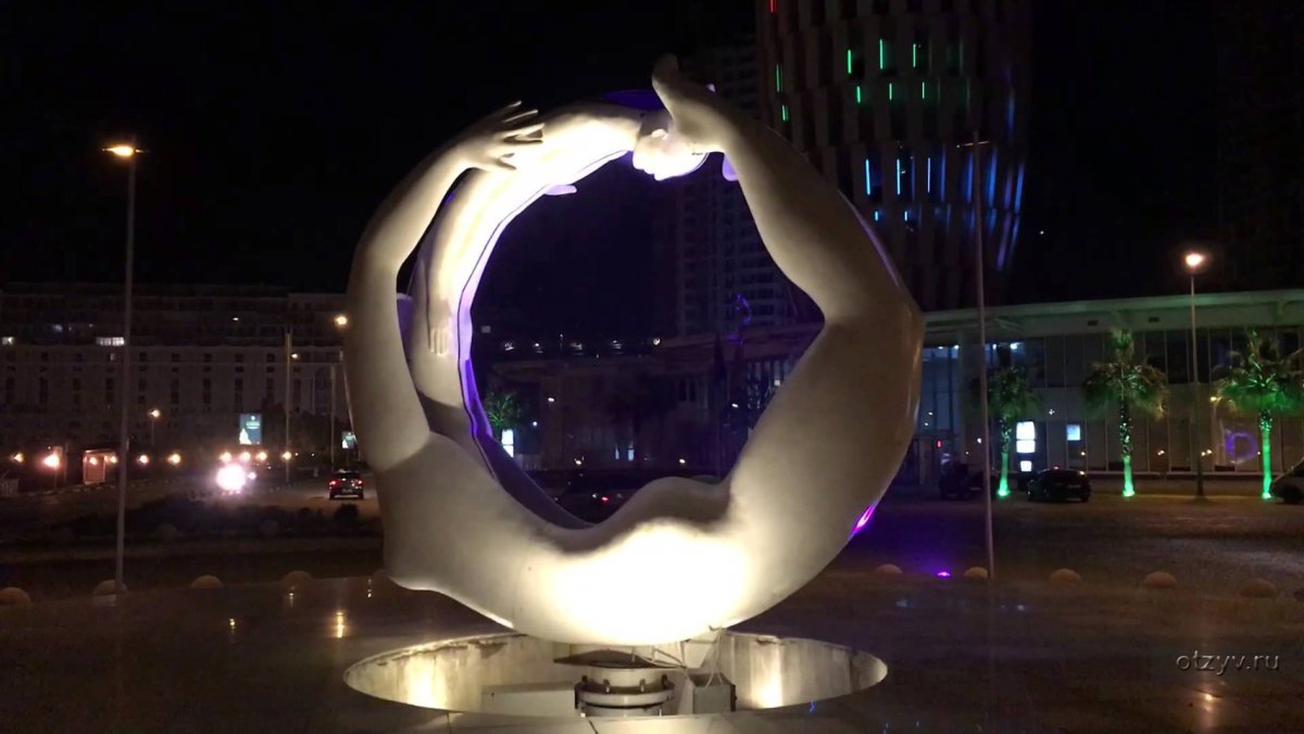 Памятники ротация в Батуми