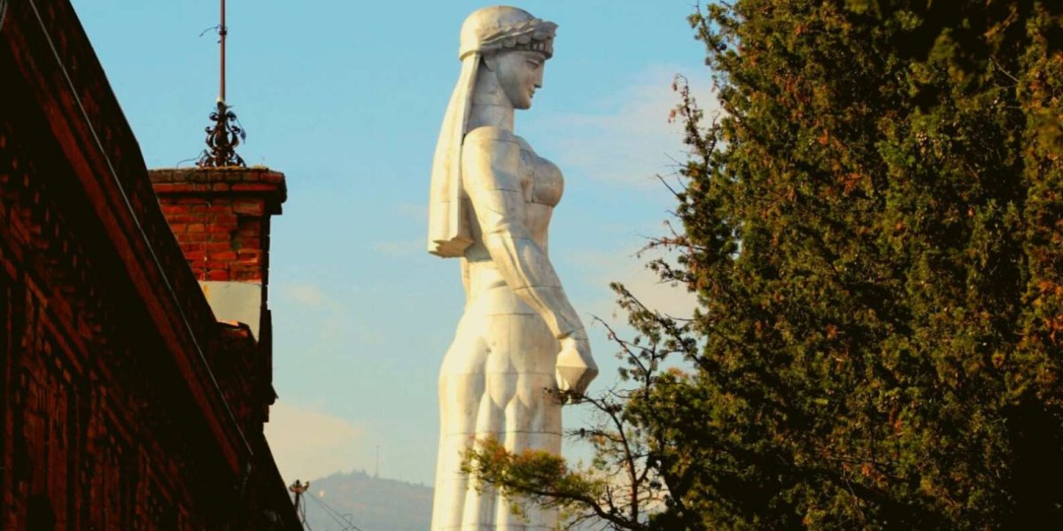 Мать Грузия памятник