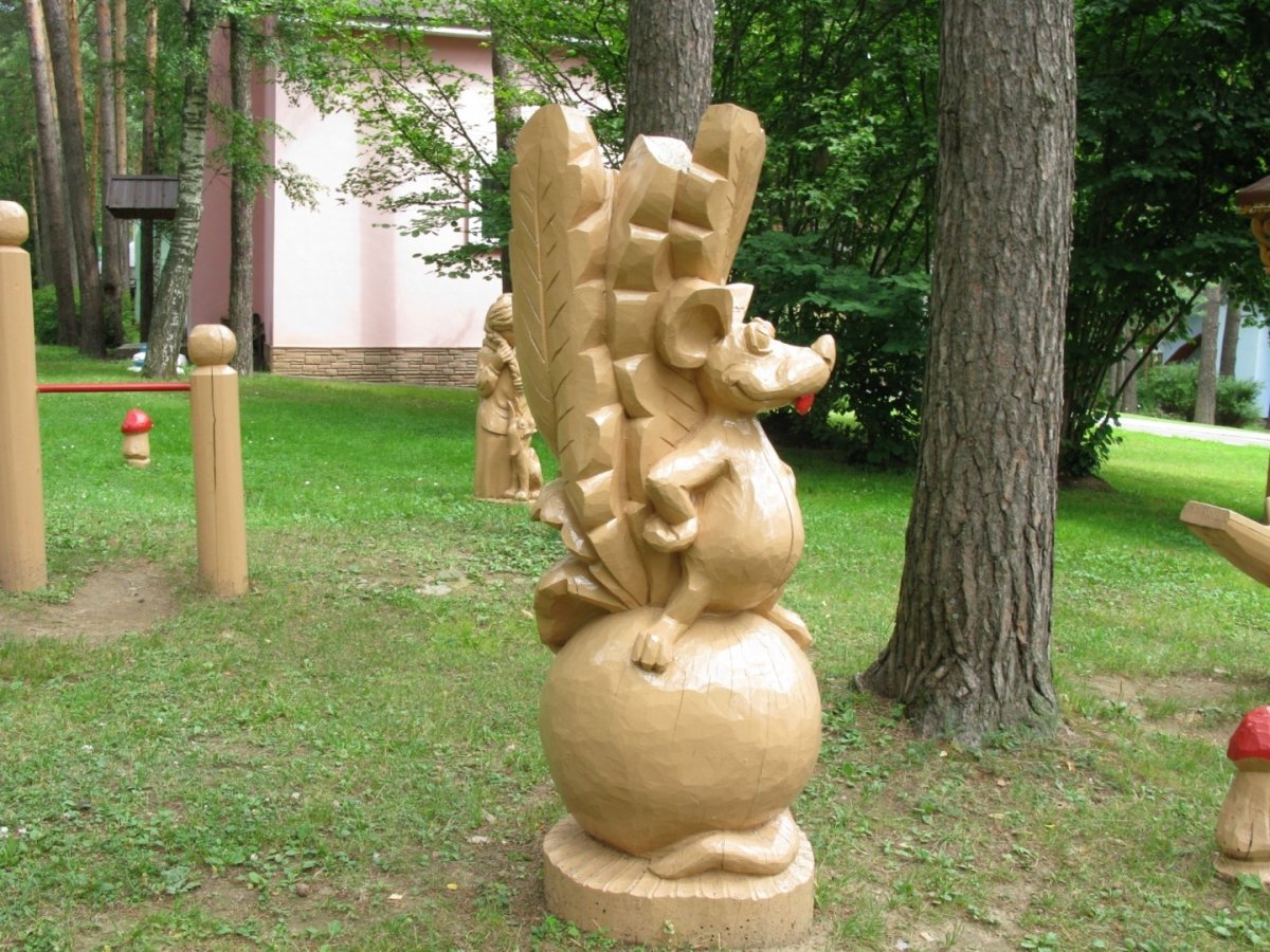 Сказочные деревянные скульптуры