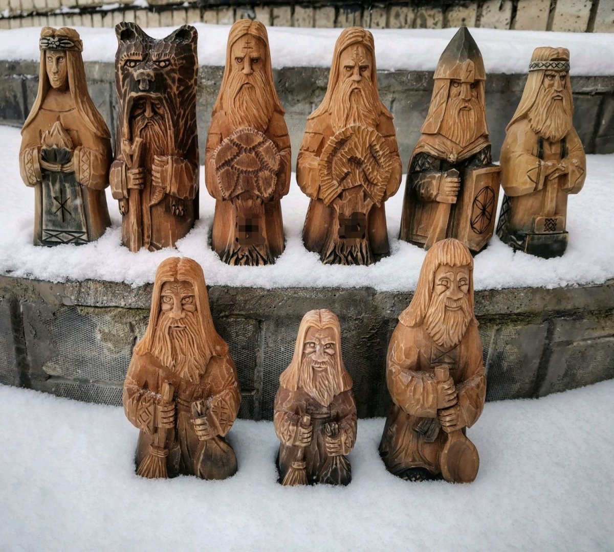 Кумиры богов из дерева Перун