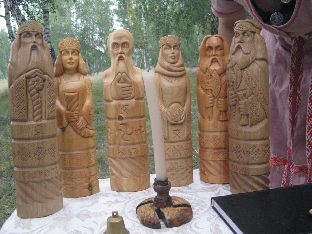 Славянские чуры Сварог