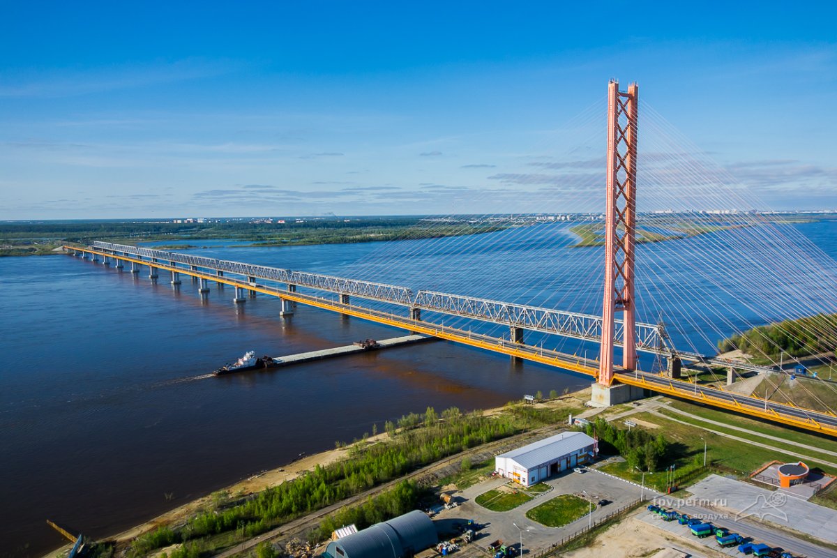 Мост через реку Обь в Сургуте