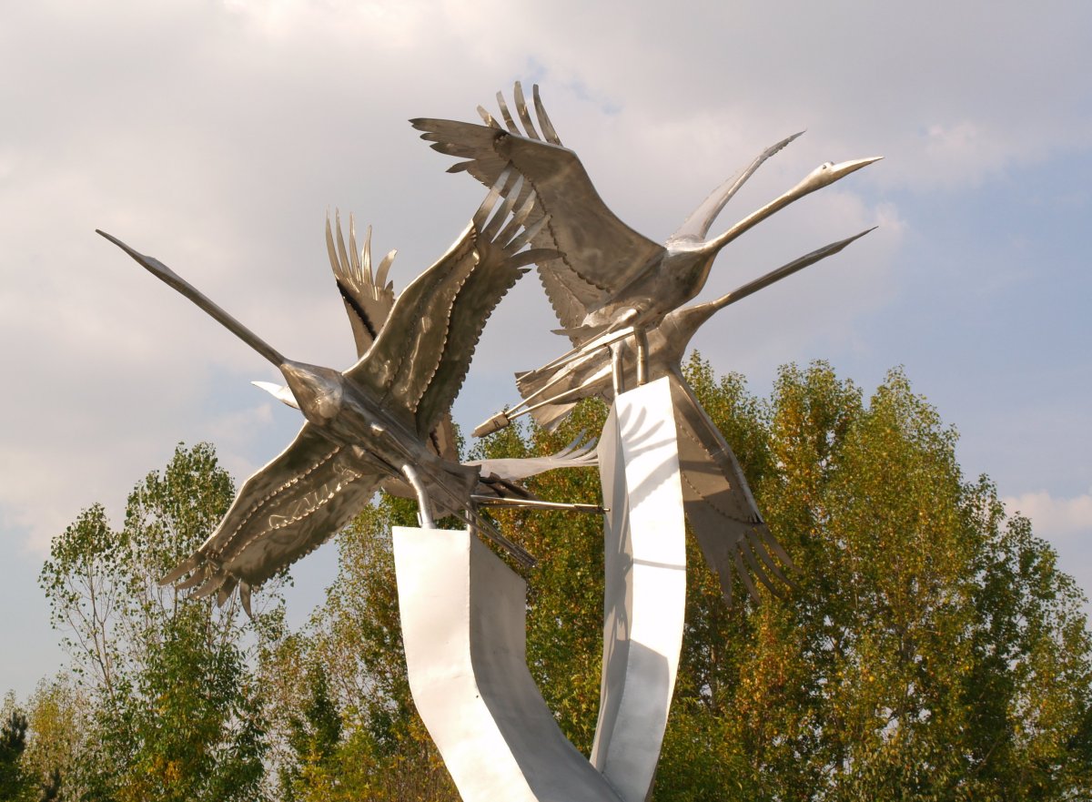 Памятник белым журавлям