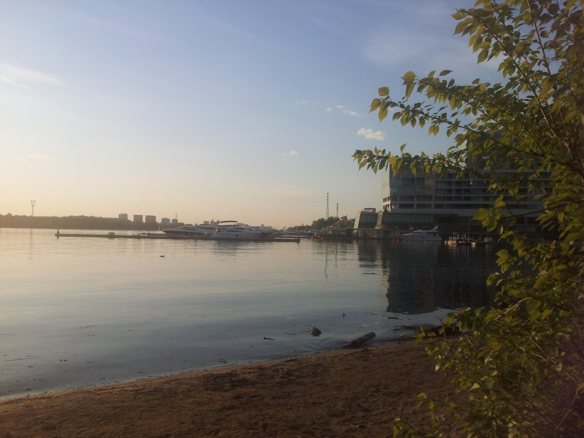 Бухта кирпичная Химкинское водохранилище