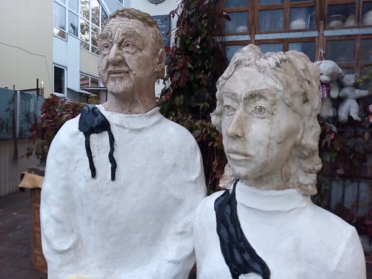 Памятник врачам коронавирус Калуга