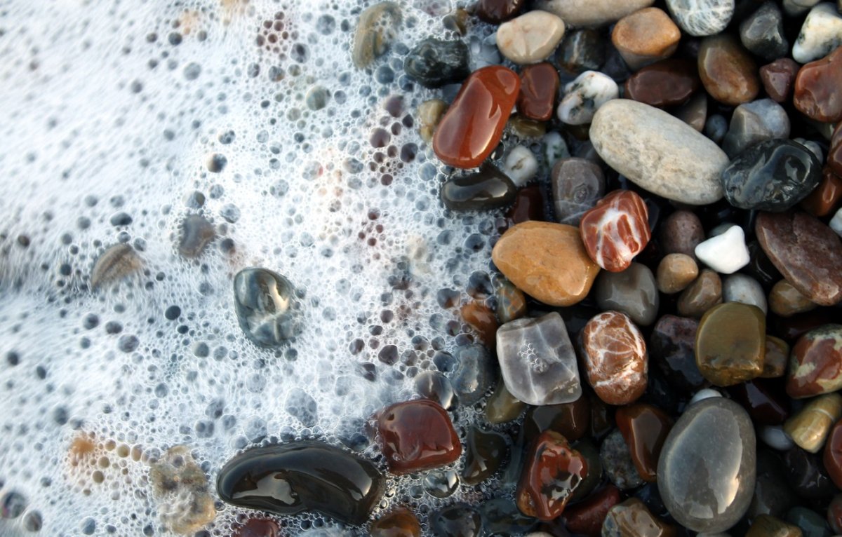Красивые камни в воде