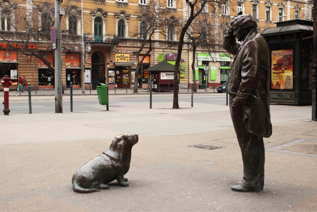 Памятник Коломбо