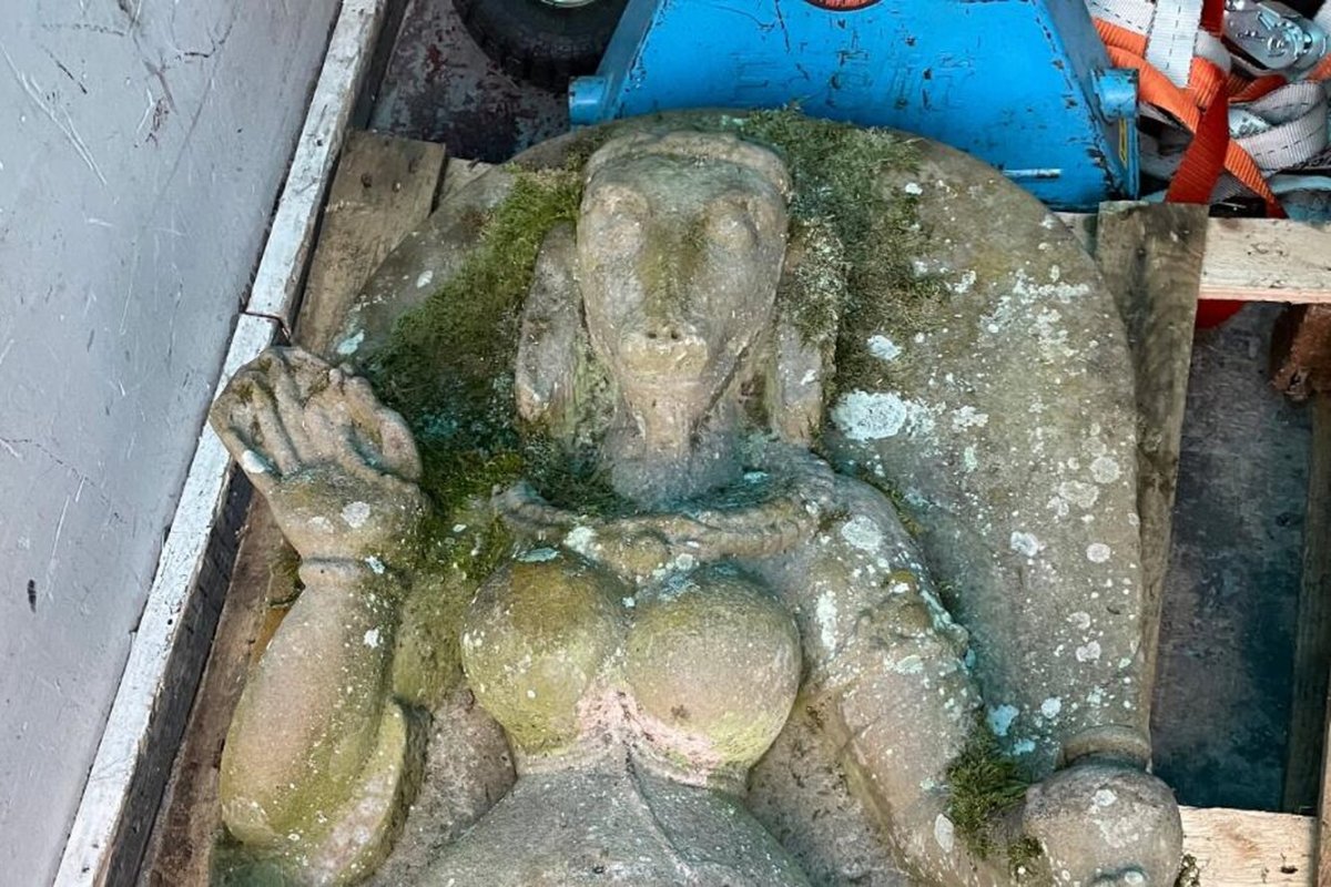 Украдена скульптура