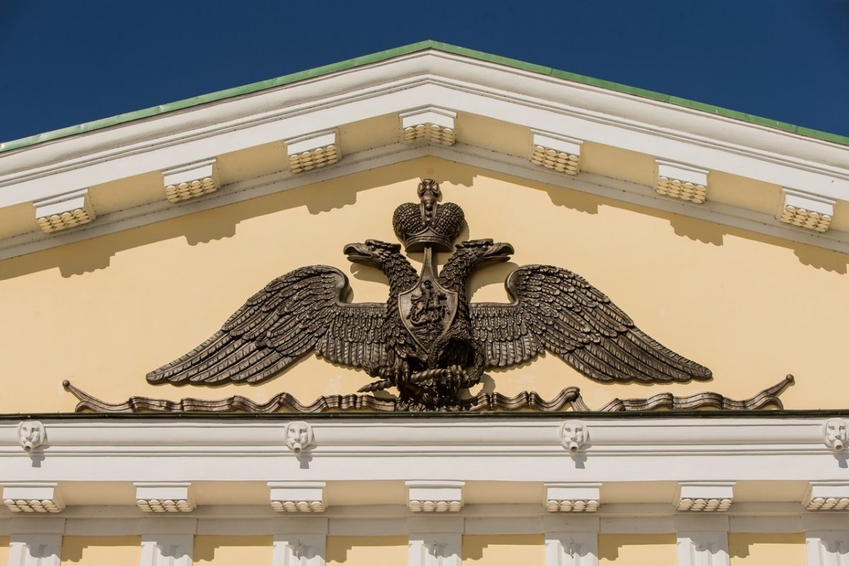 Горный институт фронтон