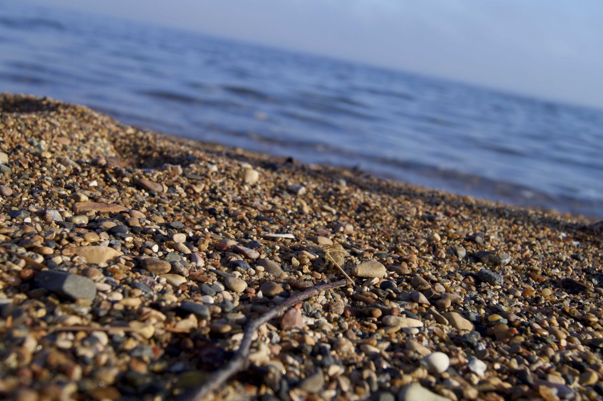 Галечный пляж на черном море