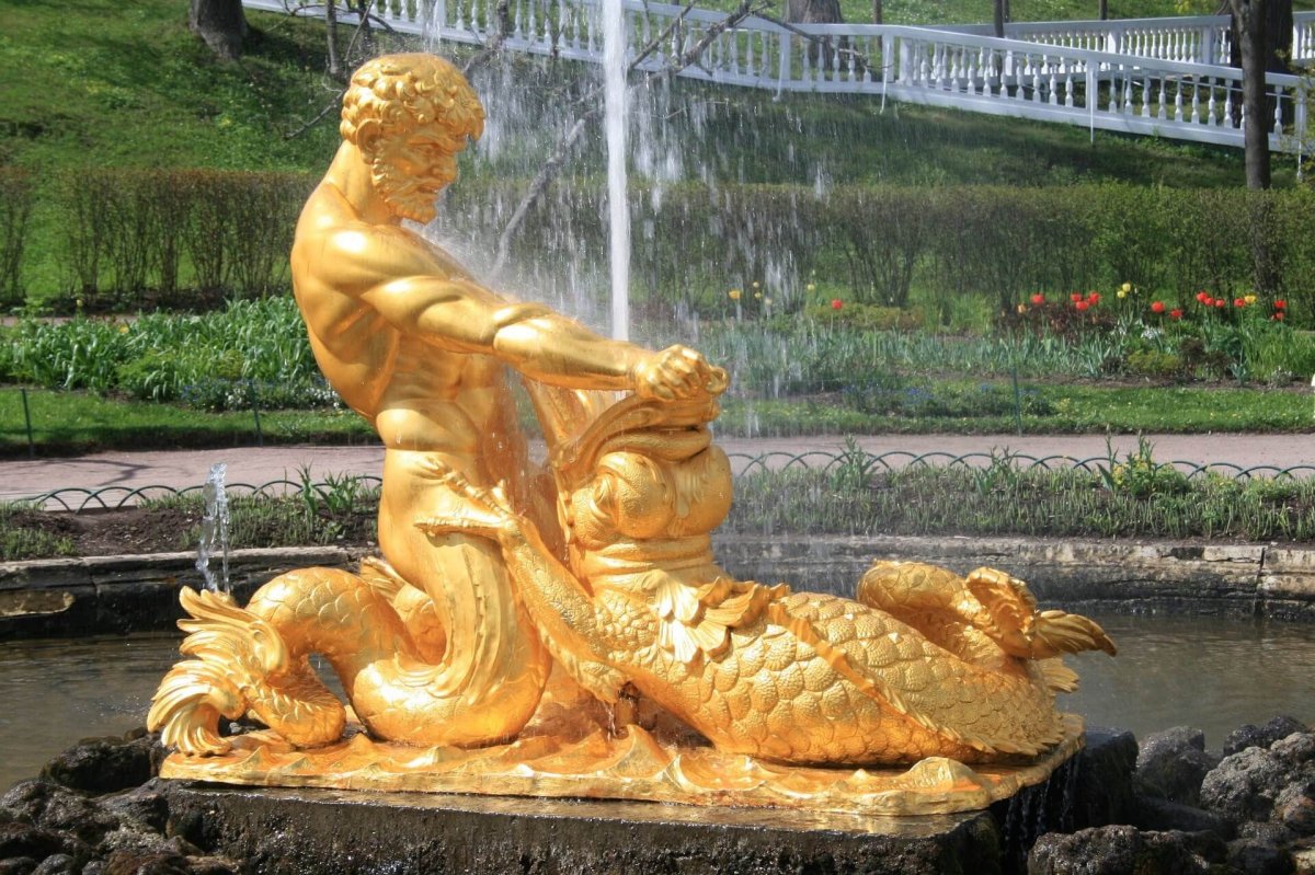 Тритон Петергоф